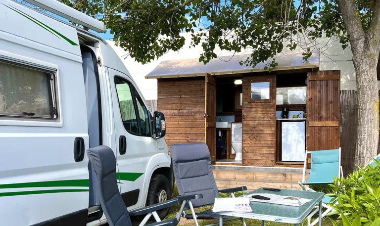 Emplacement confort avec sanitaire individuel