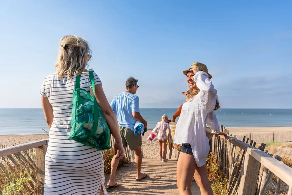 Accès direct à la plage de Vias/Portiragnes depuis le camping