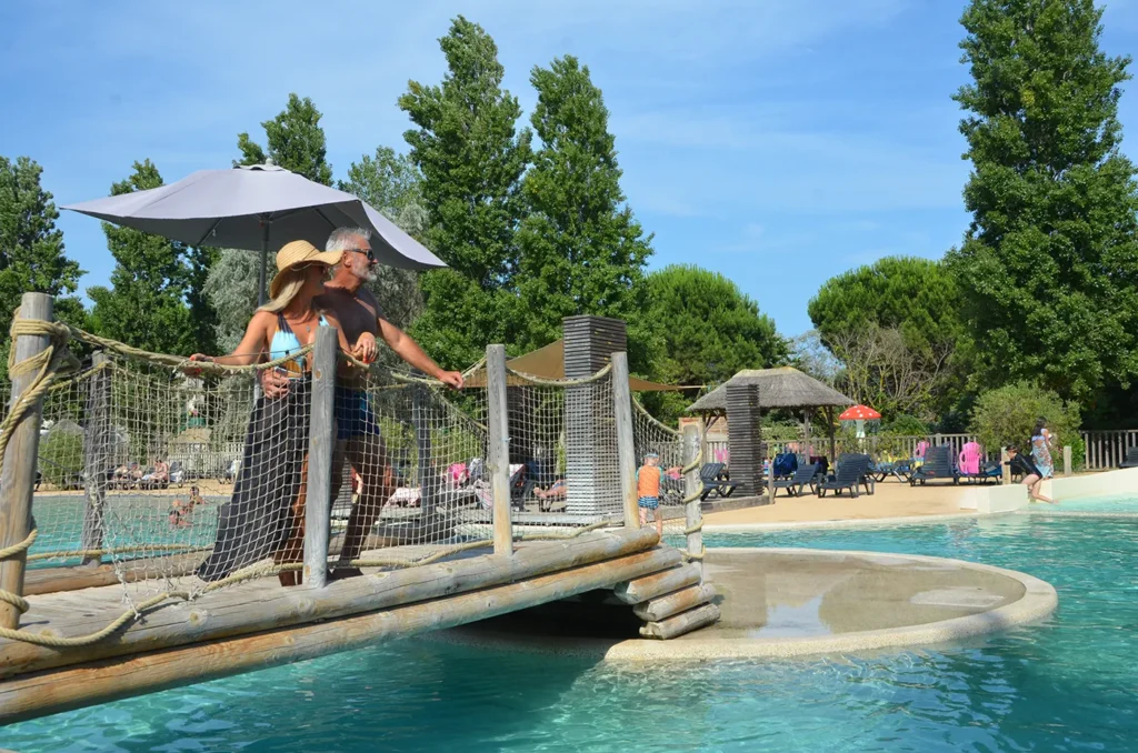 Piscine paysagère du camping à Vias