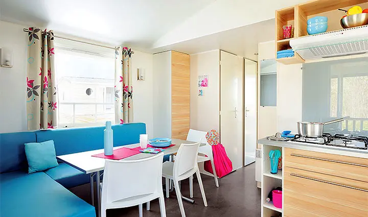 Intérieur d'un Mobil-home 32m2 "Hithome" au camping de Vias le Méditerrane Plage