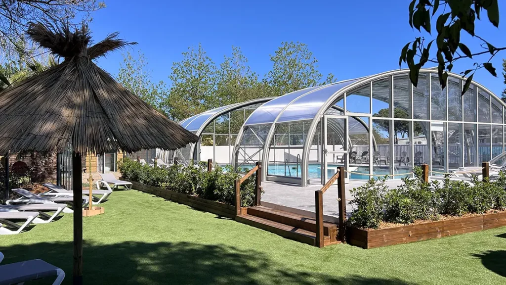 Piscine couverte et chauffée du camping