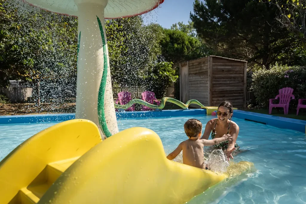Pataugeoire du camping, piscine ludique pour enfants